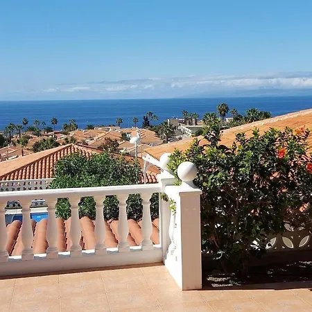 Bella 3-bedroom With Private Pool And Spacious Patio Overlooking Ocean فيلة