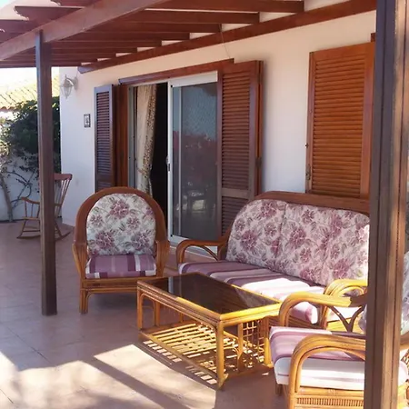 Bella 3-bedroom With Private Pool And Spacious Patio Overlooking Ocean