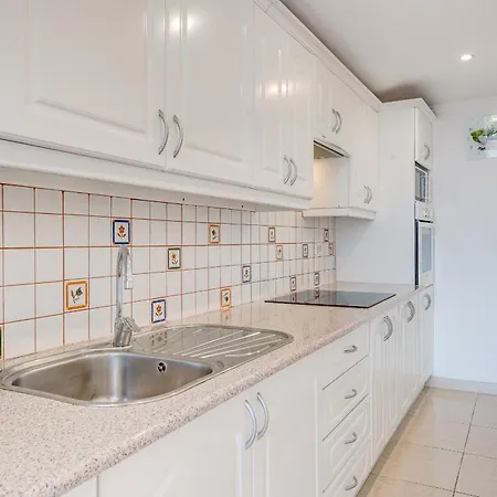 Bella 3-bedroom With Private Pool And Spacious Patio Overlooking Ocean