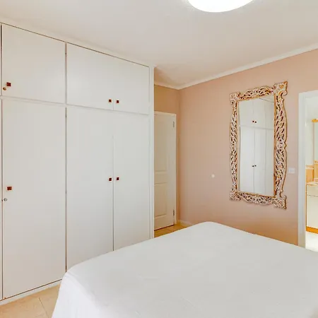 Bella 3-bedroom With Private Pool And Spacious Patio Overlooking Ocean