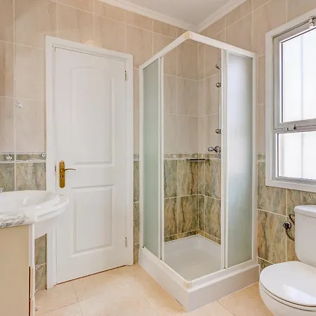 Bella 3-bedroom With Private Pool And Spacious Patio Overlooking Ocean